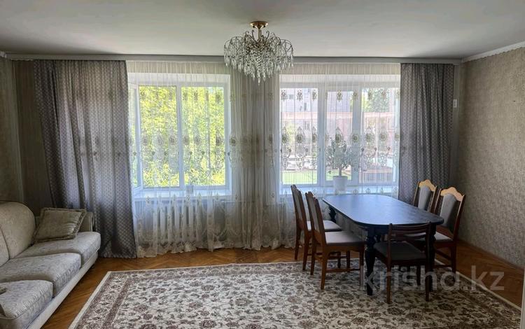 2-комнатная квартира · 75 м² · 2/5 этаж, Рыскулбекова 6 — Находится возле УВД, центральный парк за 300 000 ₸ в Семее — фото 2