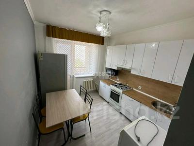 1-комнатная квартира, 50 м², 2/5 этаж помесячно, 6мкр 25 за 120 000 〒 в Талдыкоргане, мкр Бирлик