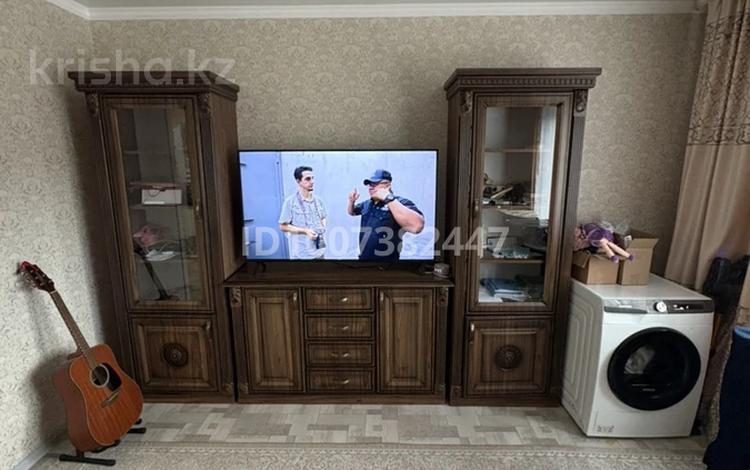2-бөлмелі пәтер · 54 м² · 4/9 қабат, Шакарима 54, бағасы: 300 000 ₸ в Семее — фото 2