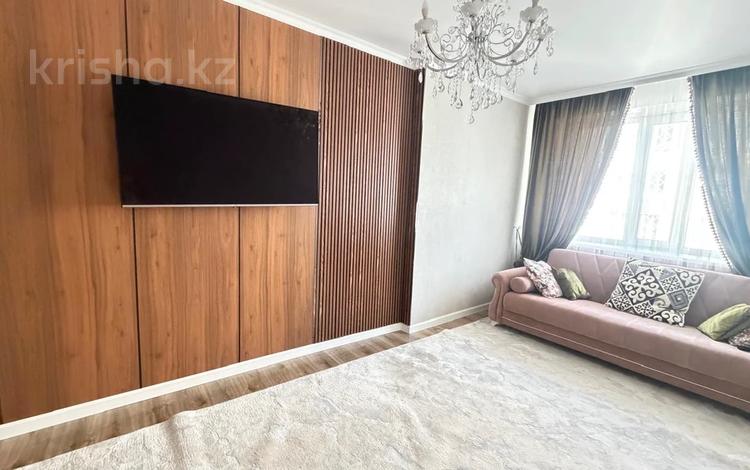 3-комнатная квартира · 90 м² · 8/9 этаж, Жумекен Нажимеденов 16 за 400 000 ₸ в Астане, Алматы р-н — фото 2