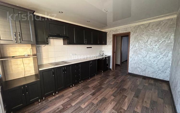 5-комнатная квартира · 86.9 м² · 4/5 этаж, мкр Юго-Восток, Дюсембекова 35 за 29 млн ₸ в Караганде, Казыбек би р-н — фото 2