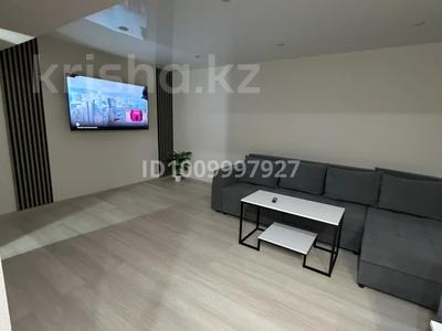 2-комнатная квартира · 47 м² · 1/5 этаж, проспект Абая 5/2 за 17 000 ₸ в Усть-Каменогорске, Ульбинский