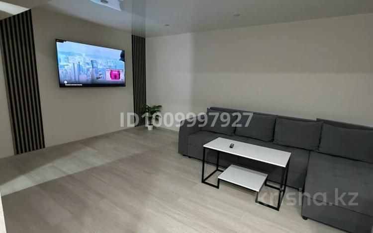 2-бөлмелі пәтер · 47 м² · 1/5 қабат, проспект Абая 5/2, бағасы: 17 000 ₸ в Усть-Каменогорске, Ульбинский — фото 2