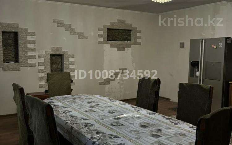 Отдельный дом · 8 комнат · 200.5 м², Гагарина за 250 000 〒 в Семее — фото 2