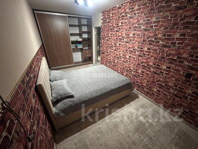 3-комнатная квартира, 72 м², 5/5 этаж помесячно, мкр 8 15 — 101-Стрелкова бригада за 300 000 〒 в Актобе, мкр 8