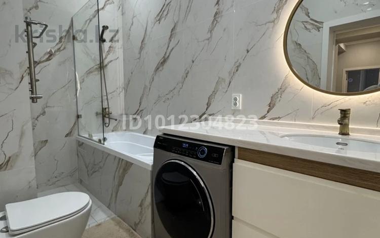 3-бөлмелі пәтер · 90 м² · 10/17 қабат, Ауезова 5 — толеби, бағасы: 96 млн ₸ в Алматы, Алмалинский р-н — фото 2