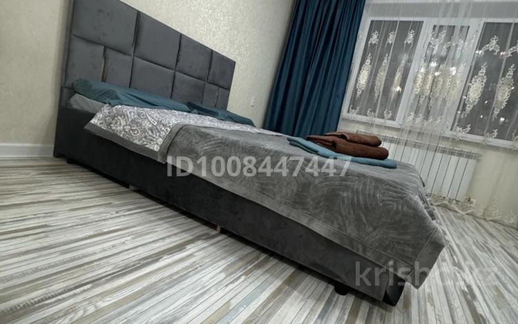 1-комнатная квартира · 52 м² · 1/9 этаж, Майкудук, Мкр Голубые пруды 7 за 14 000 ₸ в Караганде, Алихана Бокейханова р-н — фото 2