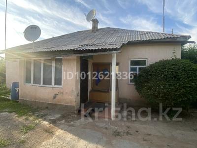 Отдельный дом · 3 комнаты · 65.6 м² · 65.6 сот., Толепбек Сырылбаев 9 — Между кафе статусом и батыром за 12.5 млн ₸ в Мерке
