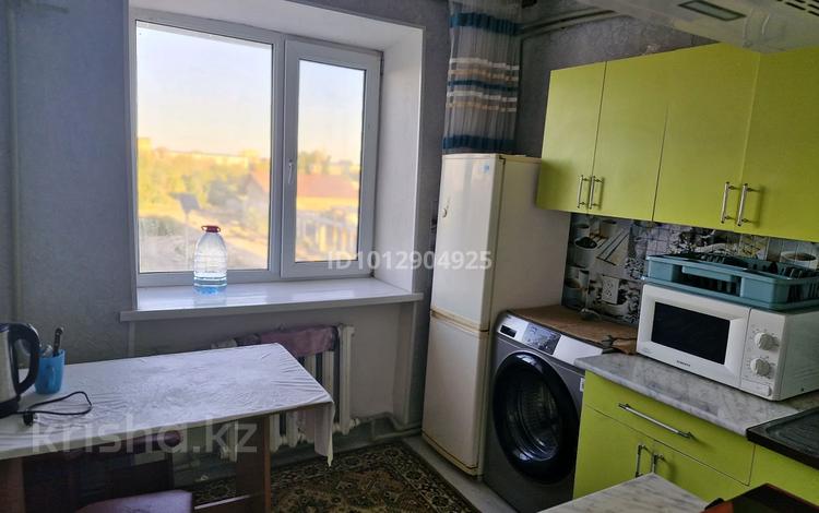 2-комнатная квартира · 43 м² · 3/3 этаж, Абая 25 за 15 000 ₸ в Приозёрске — фото 2