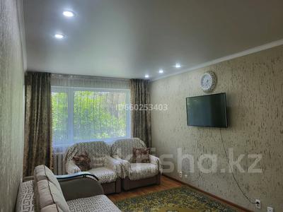 2-комнатная квартира · 48 м² · 1/5 этаж, Байтурсынова 46 — Утепбаева 50 за 15 000 ₸ в Семее