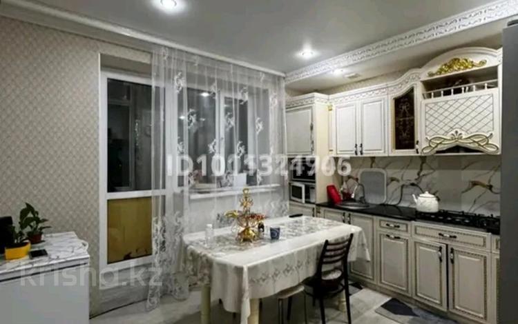2-бөлмелі пәтер · 67.5 м² · 6/9 қабат, мкр Айгуль, Придоржная 87 — Район гипер маркет Дины, бағасы: 22 млн ₸ в Уральске — фото 2