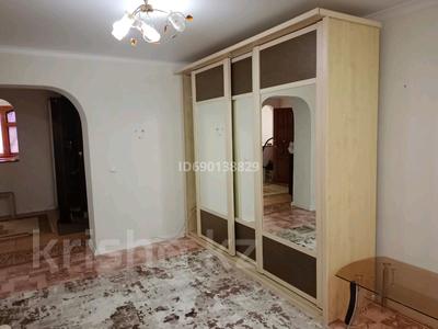 2-бөлмелі пәтер · 64 м² · 2/5 қабат, Назарбаева юбелейный 242 — Памятник М.Маметова, бағасы: 140 000 〒 в Уральске