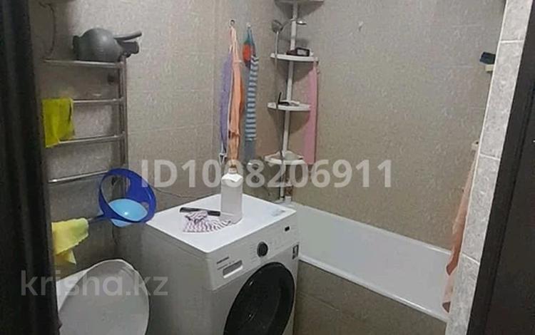 3-бөлмелі пәтер · 60 м² · 3/4 қабат, 2 микрайон 7 дом — Школа, детсады, бағасы: 25 млн ₸ в Конаеве — фото 2
