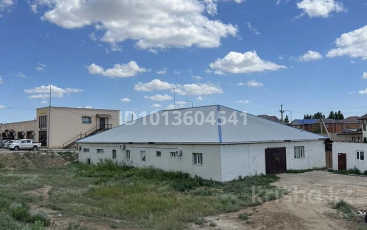 Действующим прибыльный бизнес вдоль трассы · 540 м² за 180 млн ₸ в Атырау, мкр	Атырау-2 — фото 2