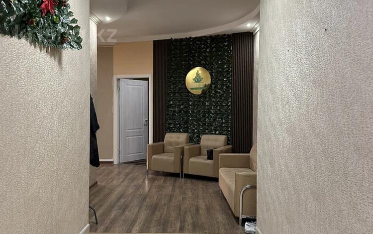 3-комнатная квартира, 151 м², 6/30 этаж, Аль-Фараби 7 за 120 млн 〒 в Алматы, Бостандыкский р-н — фото 2