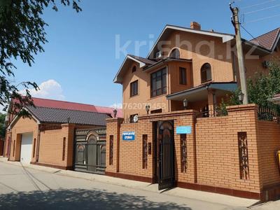 Отдельный дом · 10 комнат · 713 м², Акжол 9 — Проезд Сейфулина за 2 млн 〒 в Атырау