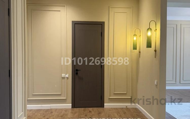 3-бөлмелі пәтер · 135 м² · 4/4 қабат, Ер Тостык 5, бағасы: 114 млн ₸ в Алматы, Наурызбайский р-н — фото 2