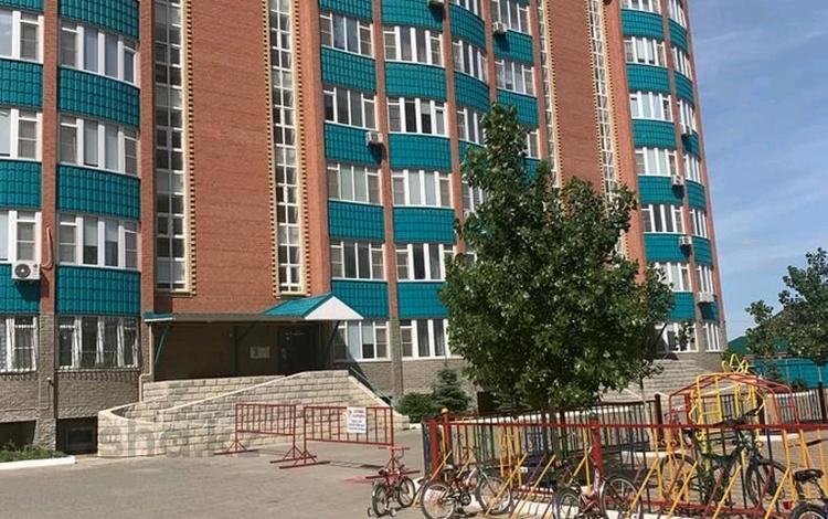 1-комнатная квартира · 54 м², мкр. Алтын орда, Баишева 7 за 150 000 〒 в Актобе — фото 2