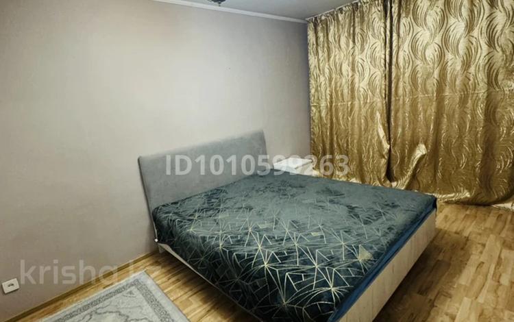 2-комнатная квартира · 65 м² · 8/9 этаж, Курмангазы 154 — Остановка Школьник за 16 000 ₸ в Уральске, мкр Школьник — фото 11