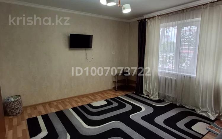 2-комнатная квартира · 53.4 м² · 2/5 этаж, 15 мкр 27 В за 28 млн 〒 в Семее — фото 2