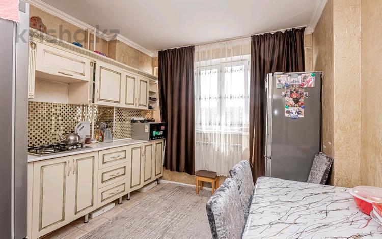 3-бөлмелі пәтер · 70 м² · 8/9 қабат, мкр Аксай-5 13, бағасы: 49 млн ₸ в Алматы, Ауэзовский р-н — фото 2