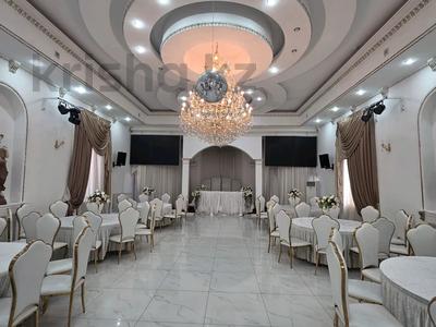 Свободное назначение, магазины и бутики, склады, азс, автосервисы и автомойки, общепит, салоны красоты, бани, гостиницы и зоны отдыха, фитнес и спорт, медцентры и аптеки, образование, развлечения, конференц-залы, кабинеты и рабочие места, студии · 816 м² за 5 млн 〒 в Алматы, Бостандыкский р-н