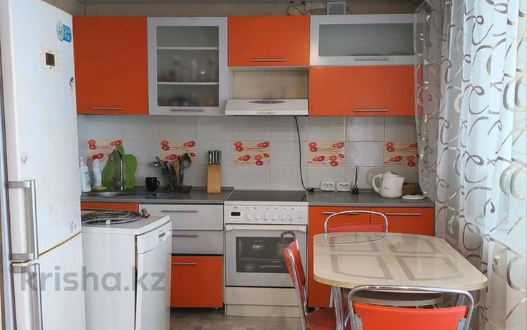 2-бөлмелі пәтер · 54 м² · 5/9 қабат, Набережная Славского 40, бағасы: 250 000 ₸ в Усть-Каменогорске — фото 3