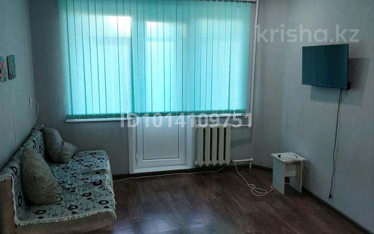 1-комнатная квартира · 30 м² · 3/5 этаж, Майкудук, 12 микрорайон 20 за 100 000 ₸ в Караганде, Алихана Бокейханова р-н — фото 2