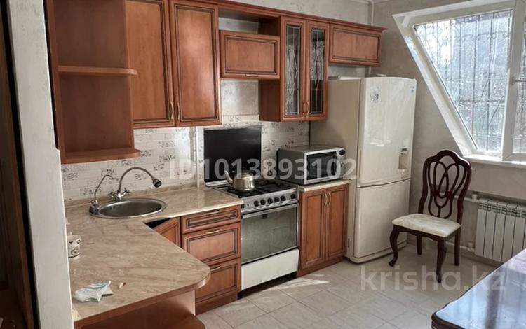 3-бөлмелі пәтер · 77 м² · 1/9 қабат, мкр Тастак-1 11 — Сайран, бағасы: 300 000 ₸ в Алматы, Ауэзовский р-н — фото 2