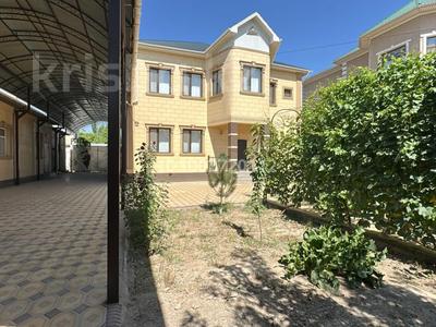 Дом · 7 комнат · 200 м², СПМК 70, Асан-Тайманова 5 — Возле гостиницы «Ай Орда», сзади мечети «Акмечеть» за 100 000 〒 в 