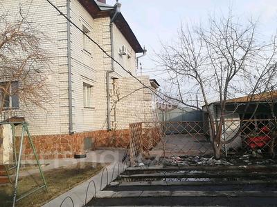 Продажа домов и дачи в Абай обл.: Отдельный дом · 5 комнат · 240 м² · 7 сот., 16линия 11 за 47 млн 〒 Отдельный дом · 5 комнат · 240 м² · 7 сот., 16линия 11 за 47 млн 〒 в Семее