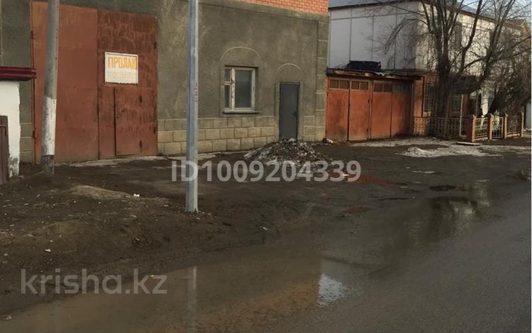 Жеке үй · 15 бөлме · 1200 м² · 10 жүзд., Атырау ш/а., Нажмеденова 48 — Угол Гоголя, бағасы: 100 млн ₸ в мкр Атырау — фото 2