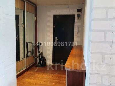 2-комнатная квартира · 57 м² · 5/5 этаж, мкр 8 — поликлиника Красный крест за 16.7 млн 〒 в Актобе