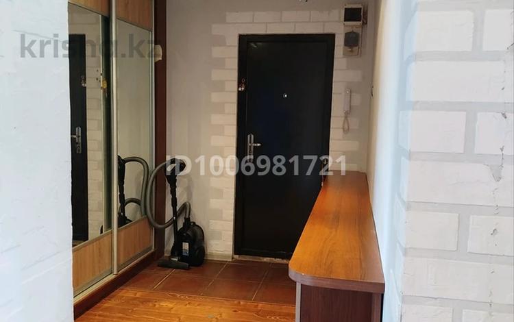 2-бөлмелі пәтер · 57 м² · 5/5 қабат, мкр 8 — Поликлиника Красный крест, бағасы: 16.7 млн ₸ в Актобе — фото 2
