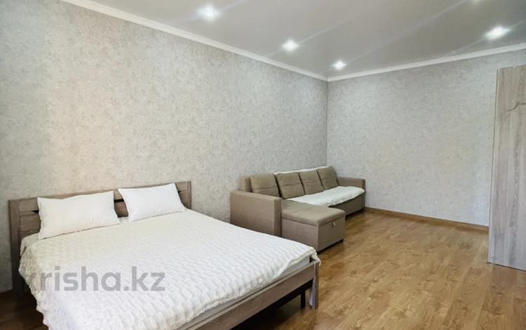 2-комнатная квартира · 50 м² · 1/5 этаж, мкр Юго-Восток, Муканова 49/13 — Автостанция Айза Каркаралы за 14 000 ₸ в Караганде, Казыбек би р-н — фото 2