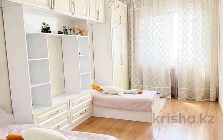 2-комнатная квартира, 90 м², 12/18 этаж помесячно, Брусиловского 144