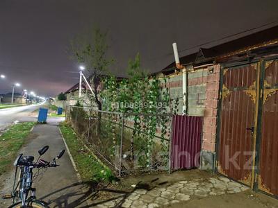 Отдельный дом · 4 комнаты · 150 м² · 800 сот., мкр Достык 81 — Қызыл көл Акбура әулие. Угыловой за 50 млн 〒 в Шымкенте, Абайский р-н