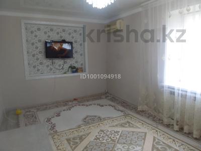 2-бөлмелі пәтер · 50 м² · 2/2 қабат, мкр 41-й разъезд, Мкр 41-й разъезд — Дом расположен рядом со школой №41, магазином «Алладин», ТД «Акбөкен» и остановкой «Элеватор / Ясный». Удобное местоположение – всё необходимое в шаговой доступности. Просторный участок. Все коммуникации. Отличный вариант для семьи, бағасы: 10 млн ₸ в Актобе