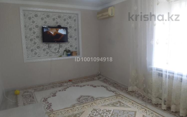 2-бөлмелі пәтер · 50 м² · 2/2 қабат, мкр 41-й разъезд, Мкр 41-й разъезд — Дом расположен рядом со школой №41, магазином «Алладин», ТД «Акбөкен» и остановкой «Элеватор / Ясный». Удобное местоположение – всё необходимое в шаговой доступности. Просторный участок. Все коммуникации. Отличный вариант для семьи, бағасы: 10 млн ₸ в Актобе — фото 2