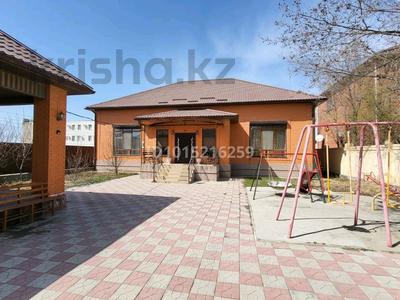 Отдельный дом · 7 комнат · 296 м² · 10 сот., Курмангазы 3Б — Автопарка Авангард за 52 млн ₸ в Атырау, мкр Авангард-3