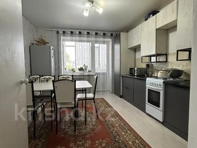 2-бөлмелі пәтер · 74.9 м² · 5/6 қабат, Демократическая 44, бағасы: 23.5 млн ₸ в Уральске
