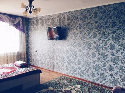1-комнатная квартира, 32 м², 3/4 этаж по часам, Казахстанкая 96/102 35 за 6 000 〒 в Талдыкоргане