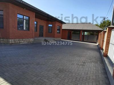 Отдельный дом · 5 комнат · 184 м² · 10 сот., Курмангазы — Садик Жанбала, сзади дома баня Хансултан за 70 млн ₸ в Актобе, жилой массив Юго-Запад-2