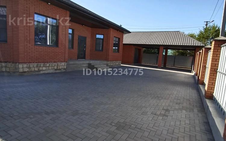 Отдельный дом · 5 комнат · 184 м² · 10 сот., Курмангазы — Садик Жанбала, сзади дома баня Хансултан за 70 млн ₸ в Актобе, жилой массив Юго-Запад-2 — фото 2