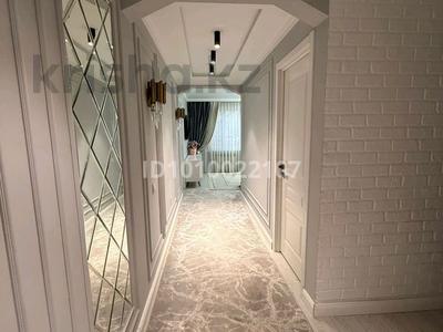 3-комнатная квартира · 65 м² · 1/5 этаж, мкр Аксай-3 15 за 42 млн 〒 в Алматы, Ауэзовский р-н