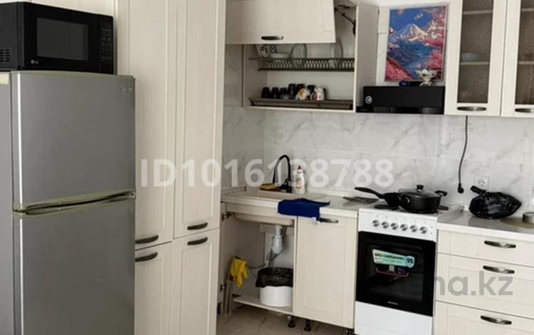 2-комнатная квартира · 56 м² · 9/9 этаж, мкр Аккент за 250 000 ₸ в Алматы, Алатауский р-н — фото 2