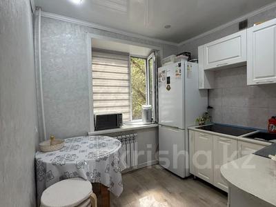 3-комнатная квартира · 62 м² · 2/5 этаж, мкр Фёдоровка , Орлова 111 — Магазин Одежда за 23 млн ₸ в Караганде, Казыбек би р-н