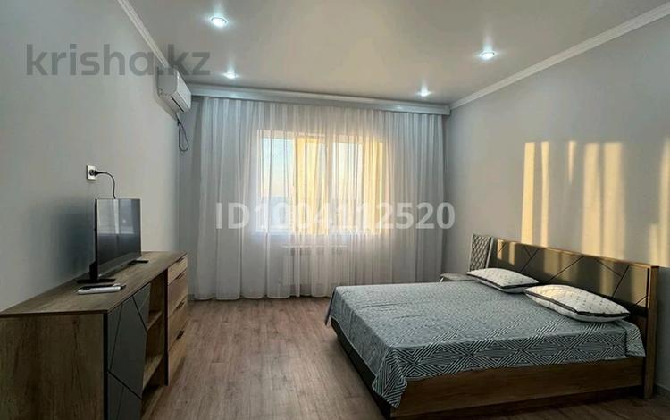1-бөлмелі пәтер · 60 м² · 8/10 қабат, мкр. Алтын орда, Алтын Орда 5 е — Ресторан 1001 тун, бағасы: 10 000 ₸ в Актобе — фото 2