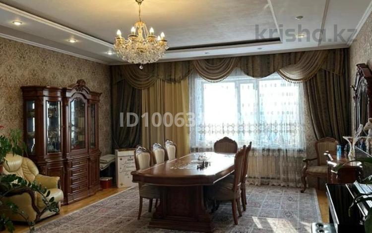 Отдельный дом · 10 комнат · 1000 м² · 18 сот., Гагарина 50 за 200 млн 〒 в Семее — фото 2