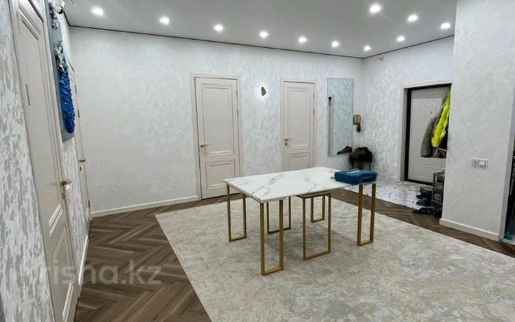 4-комнатная квартира · 170 м² · 8/15 этаж, 17-й мкр 46/1 за 65 млн ₸ в Актау — фото 2